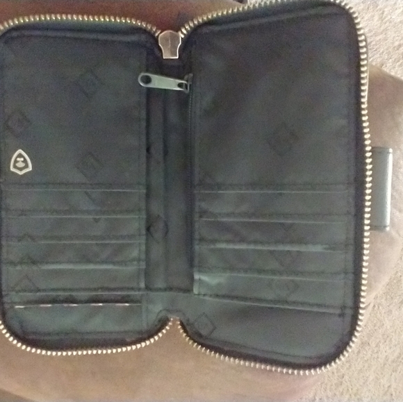 Vera Bradley Wristlet/Wallet - Picture 3 of 3